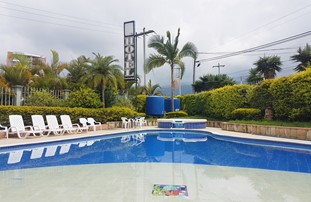 Hotel Catama Inn